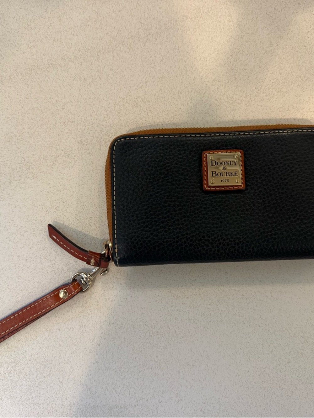 Dooney & Bourke Black Pebbled Leather Zip Wallet with Tan Trim - Picture 2 of 3